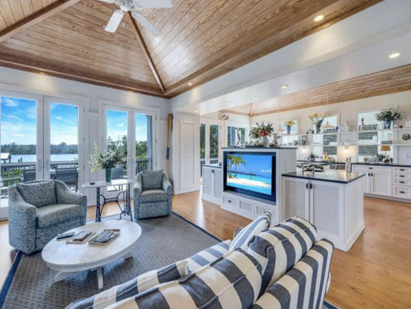 Gone with the Wind Beach to Bay Estate Main House & Guest Cottage