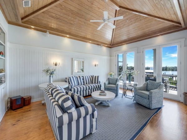 Gone with the Wind Beach to Bay Estate Main House & Guest Cottage
