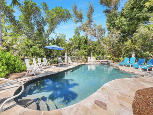 Gone with the Wind Beach to Bay Estate Main House & Guest Cottage