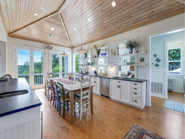 Gone with the Wind Beach to Bay Estate Main House & Guest Cottage