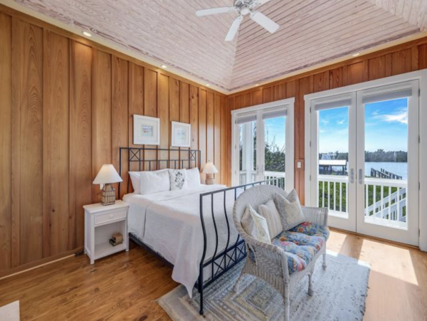 Gone with the Wind Beach to Bay Estate Main House & Guest Cottage