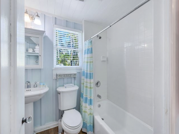 Gone with the Wind Beach to Bay Estate Main House & Guest Cottage