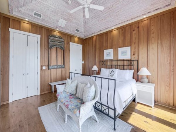 Gone with the Wind Beach to Bay Estate Main House & Guest Cottage