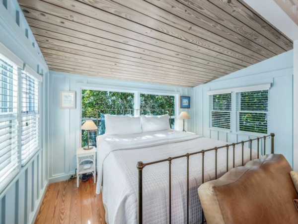 Gone with the Wind Beach to Bay Estate Main House & Guest Cottage