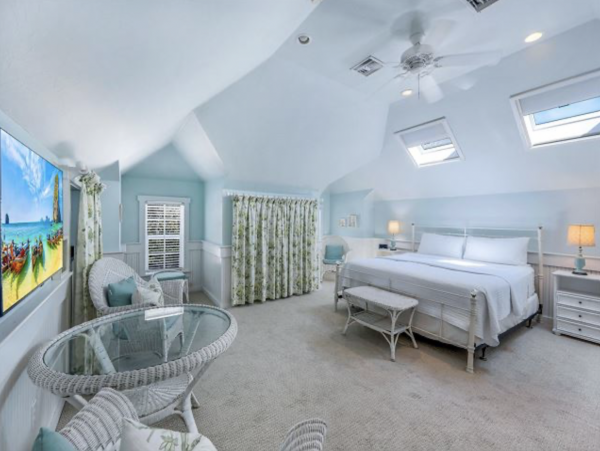 Gone with the Wind Beach to Bay Estate Main House & Guest Cottage