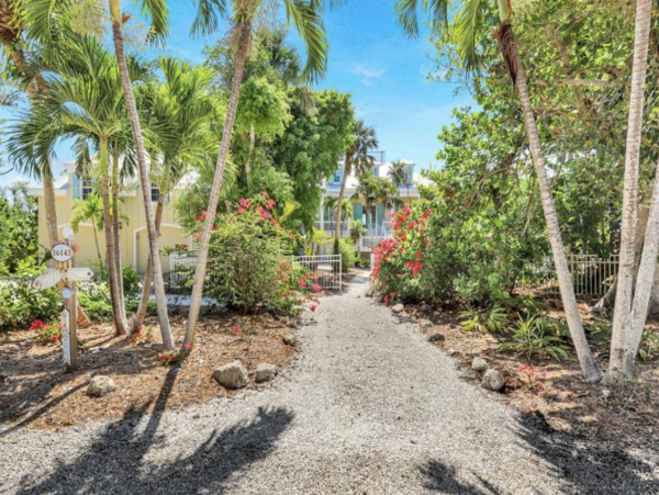 Gone with the Wind Beach to Bay Estate Main House & Guest Cottage