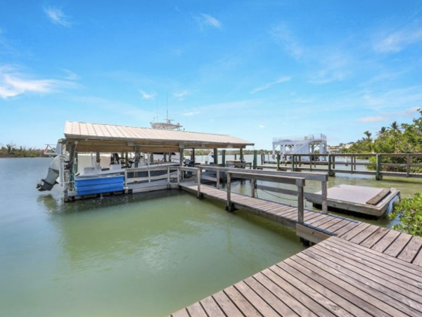 Gone with the Wind Beach to Bay Estate Main House & Guest Cottage