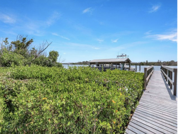 Gone with the Wind Beach to Bay Estate Main House & Guest Cottage