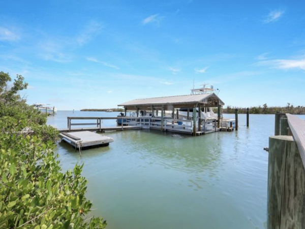 Gone with the Wind Beach to Bay Estate Main House & Guest Cottage