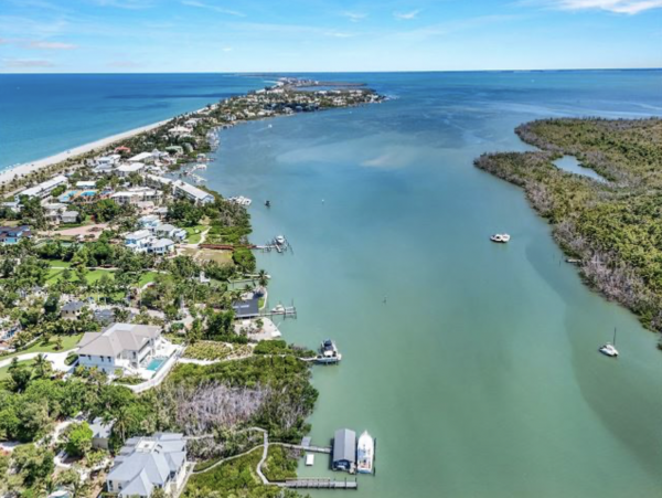 Gone with the Wind Beach to Bay Estate Main House & Guest Cottage