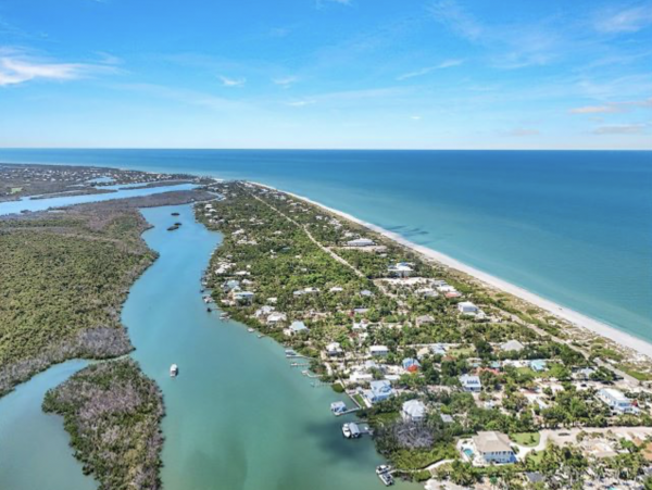 Gone with the Wind Beach to Bay Estate Main House & Guest Cottage