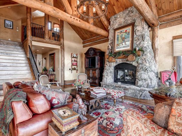 Luxury Spacious Ski Rental Home - Sleeps 14 Guests