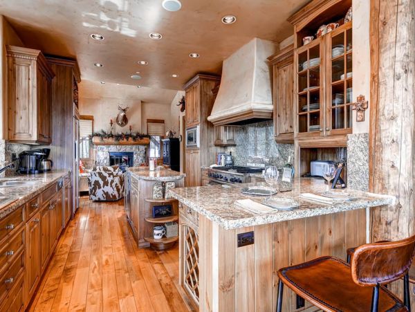 Luxury Spacious Ski Rental Home - Sleeps 14 Guests