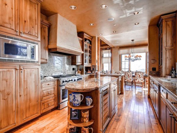 Luxury Spacious Ski Rental Home - Sleeps 14 Guests