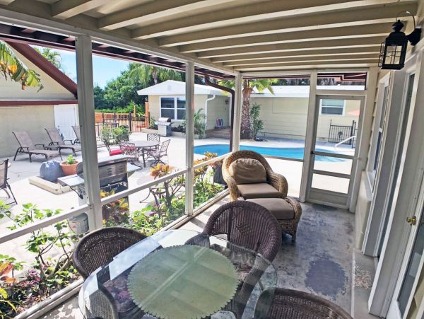 Siesta Key Two Bedroom Condo Sleeps 6 Short Walk to Beach