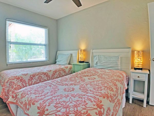 Siesta Key Two Bedroom Condo Sleeps 6 Short Walk to Beach