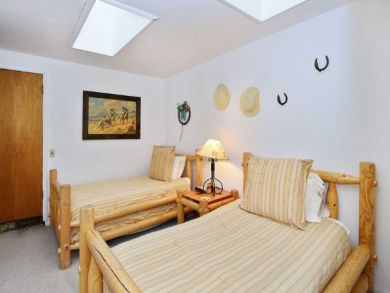 Aspen Ski Vacation Home with Five Bedroom Sleeps 9