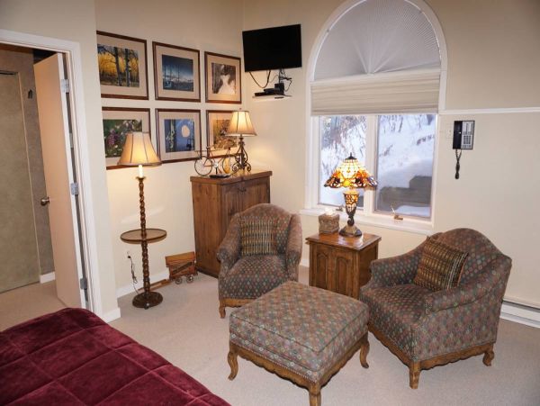 Wonderful Snowmass 6 Bedroom Ski in Ski Out home