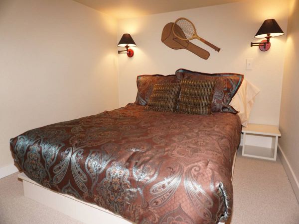 Wonderful Snowmass 6 Bedroom Ski in Ski Out home