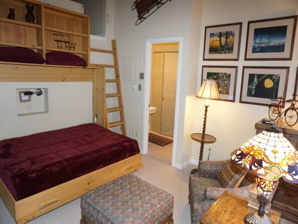 Wonderful Snowmass 6 Bedroom Ski in Ski Out home