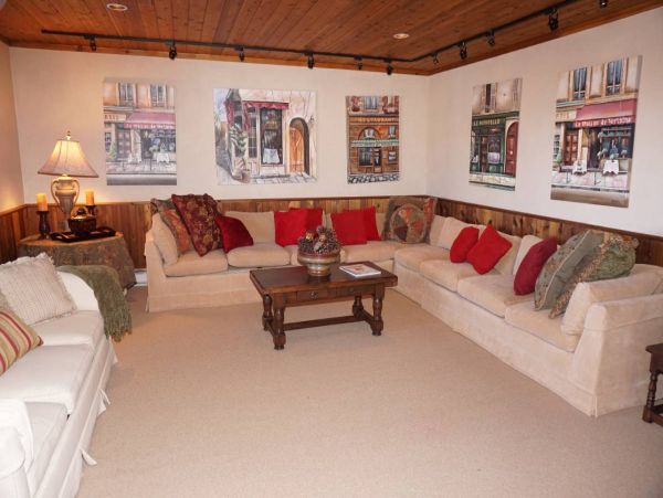 Wonderful Snowmass 6 Bedroom Ski in Ski Out home