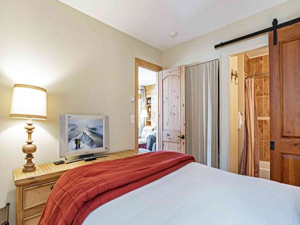 Vail Ski Vacation Condo 2 Bedrooms with Pool