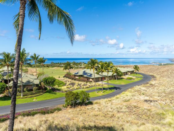 This 3 Bedroom Luxury Condo Overlooks Golf Course and Ocean