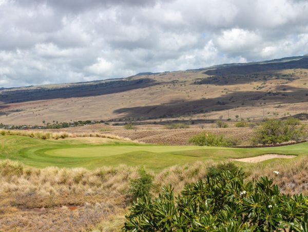 This 3 Bedroom Luxury Condo Overlooks Golf Course and Ocean