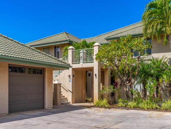 This 3 Bedroom Luxury Condo Overlooks Golf Course and Ocean