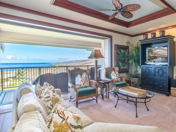 This 3 Bedroom Luxury Condo Overlooks Golf Course and Ocean