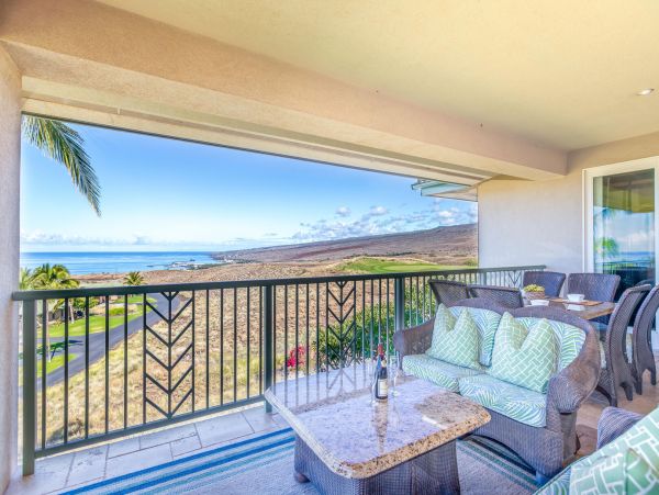 This 3 Bedroom Luxury Condo Overlooks Golf Course and Ocean