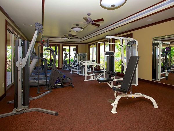 This 3 Bedroom Luxury Condo Overlooks Golf Course and Ocean
