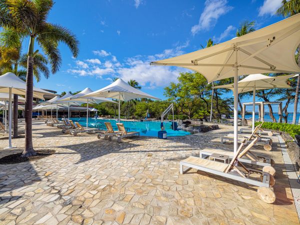 This 3 Bedroom Luxury Condo Overlooks Golf Course and Ocean