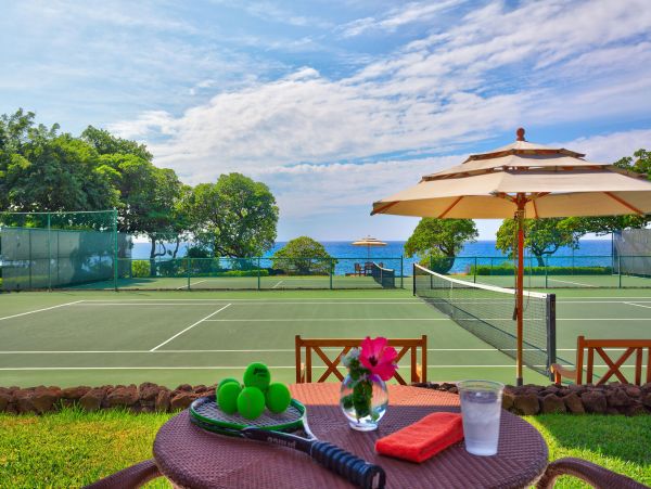 This 3 Bedroom Luxury Condo Overlooks Golf Course and Ocean