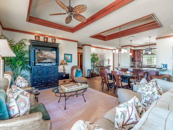 This 3 Bedroom Luxury Condo Overlooks Golf Course and Ocean