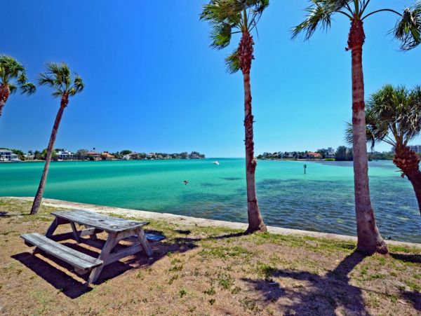 Cozy One Bedroom Siesta Key Rental with Shared Pool Sleeps 4