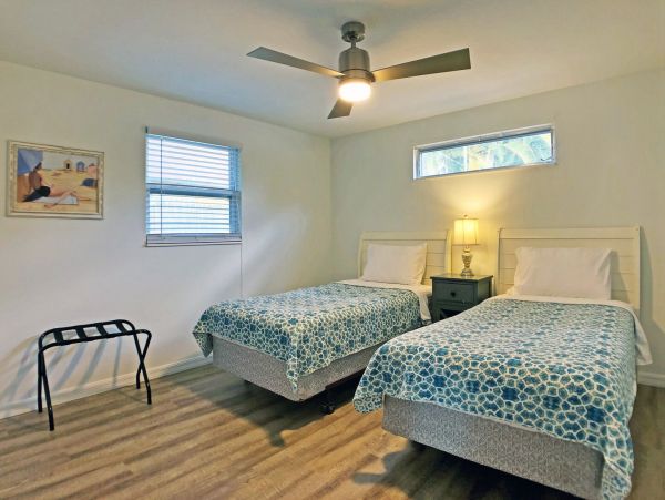 Siesta Key 3 Bedroom Rental Sleeps 8 With Pool Small Complex