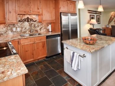 Vail Vacation Condo Sleeps 6 Guests Walk to Gondola