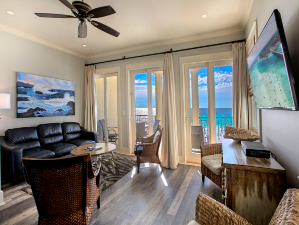 Five Bedroom Luxurious Beachfront Home - Sleeps 16 Guests