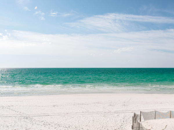 Five Bedroom Luxurious Beachfront Home - Sleeps 16 Guests