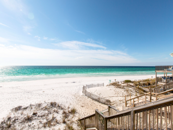 Five Bedroom Luxurious Beachfront Home - Sleeps 16 Guests