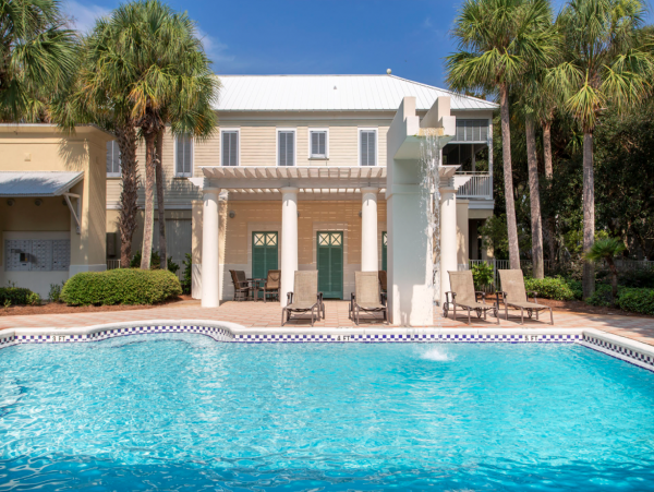 Five Bedroom Luxurious Beachfront Home - Sleeps 16 Guests