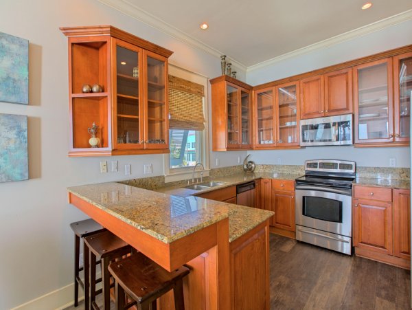 Five Bedroom Luxurious Beachfront Home - Sleeps 16 Guests