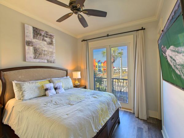 Five Bedroom Luxurious Beachfront Home - Sleeps 16 Guests