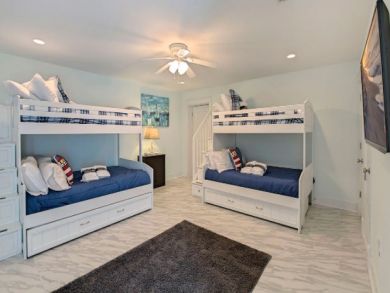Five Bedroom Vacation Rentals - Sleeps 20 Guests