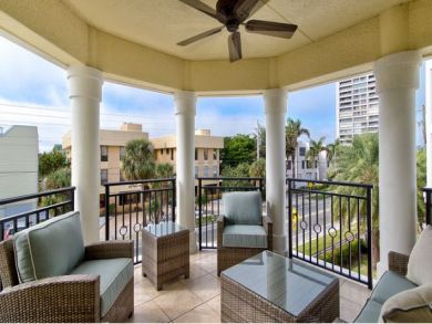 Two Bedroom Two Bathroom Condo Across Street from Beach