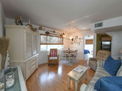 Two Bedroom, One Bathroom Anna Maria Condo Sleeps Five