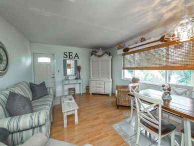 Two Bedroom, One Bathroom Anna Maria Condo Sleeps Five