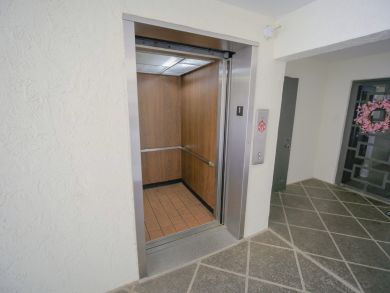 Two Bedroom Condo with Beach Access and Sleeps 6