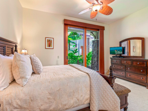 Big Island Luxurious 4-Bedroom Villa with Ocean Views & Pool BEACH CLUB ACCESS